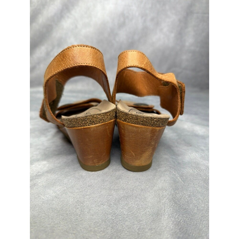Taos Carousel 3 Sandals Size EU 39 US 8.5 Leather Tan Brass Wedge Ankle Strap - Picture 7 of 8